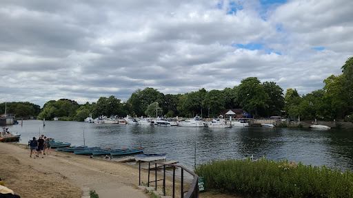 Photo of Mezzet box - Bridge Rd, Molesey, East Molesey KT8 9EU